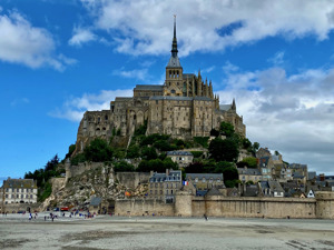 Mont Saint-Michel Small-group by Minivan from Paris with Calvados tasting